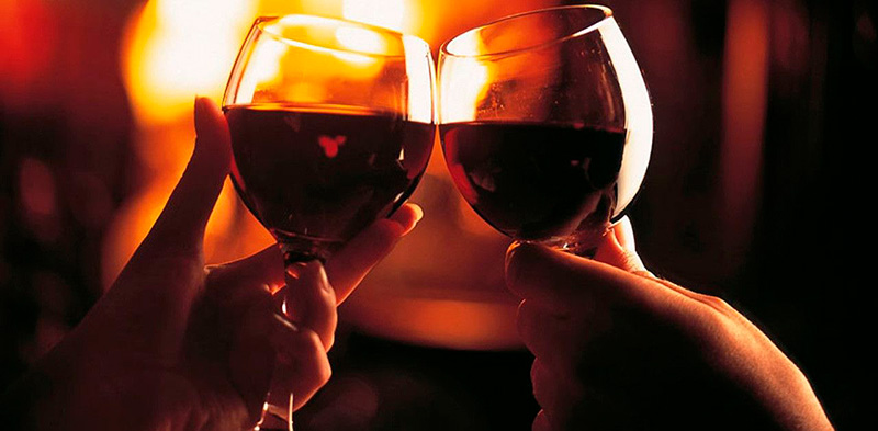 Vinho é sua “preliminar” favorita? Veja motivos para fazer sexo sóbria